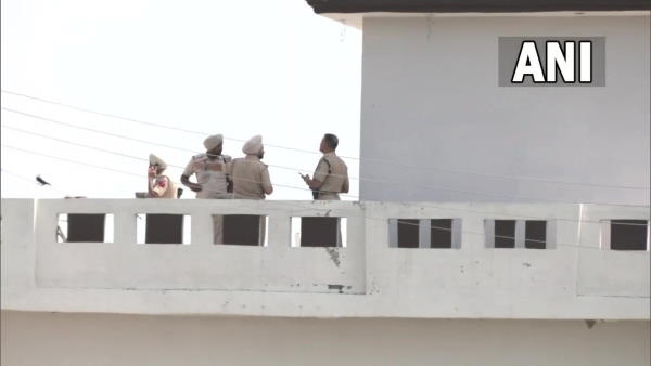 दोनों की मुठभेड़ हुई