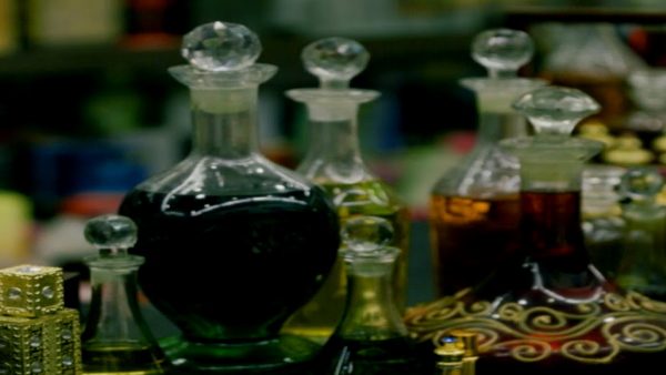 इत्र लाने जाने की बोलकर हआ अंडरग्राउंड इत्र लाने जाने की बोलकर हआ अंडरग्राउंड