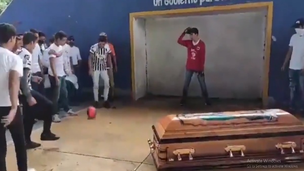 मरे हुए दोस्त के साथ खेला आखिरी मैच मरे हुए दोस्त के साथ खेला आखिरी मैच