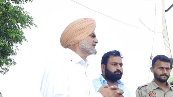 father of Punjabi singer Sidhu Moose Wala says- Gangsters are running parallel govt (in Punjab) father of Punjabi singer Sidhu Moose Wala says- Gangsters are running parallel govt (in Punjab)