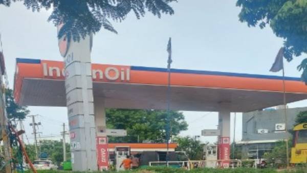 भारत में क्या हो रहा है, जानें