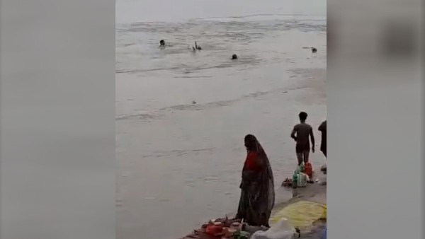 परिजनों का रो-रोकर बुरा हाल परिजनों का रो-रोकर बुरा हाल