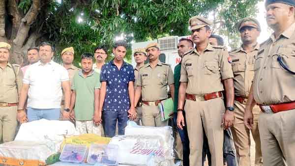 तलाशी लेने पर बरामद हुआ 350 किलो गांजा