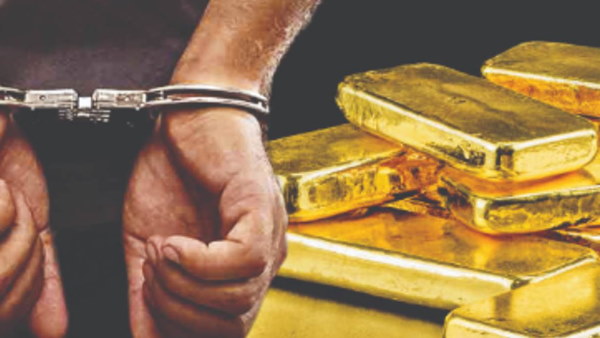 दुबई से लौटा था यात्री, दो पैकेट में काले टेप में लपेटा था सोना