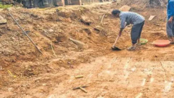 घर के मालिक को दिया एक सिक्का