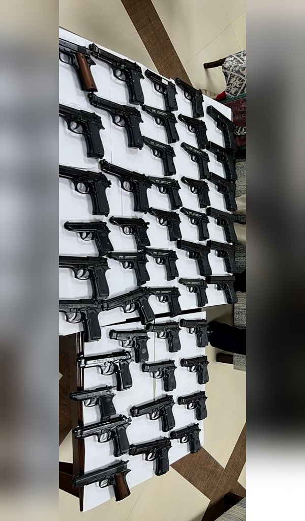 An couple arrived Delhi airport from Vietnam was nabbed with 45 guns, two trolley bags seized, know whaTS TH MATTER