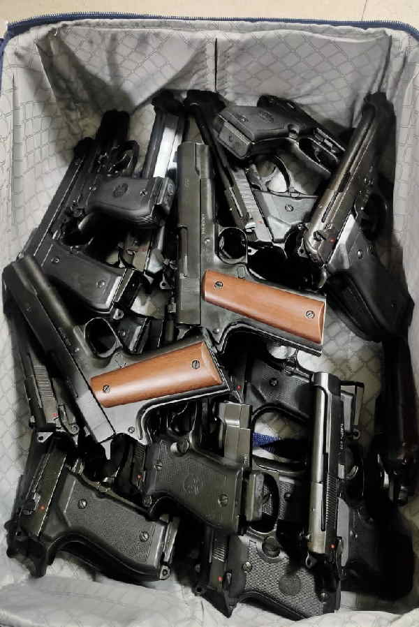 An couple arrived Delhi airport from Vietnam was nabbed with 45 guns, two trolley bags seized, know whaTS TH MATTER