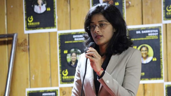 सुरभि ने सभी परीक्षाओं को किया क्रैक