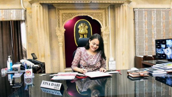टीना डाबी का जयपुर से जैसलमेर ट्रांसफर टीना डाबी का जयपुर से जैसलमेर ट्रांसफर