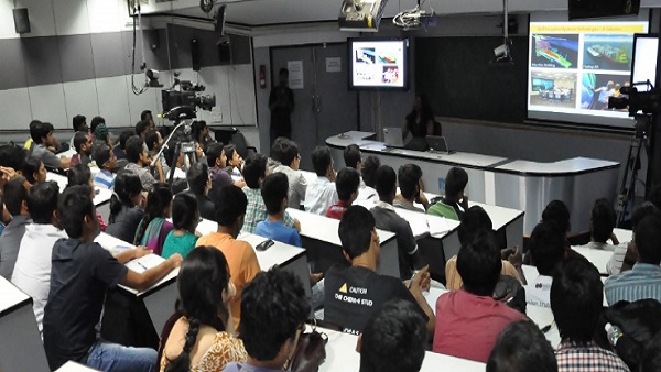 बड़ी टेक कंपनियों ने भर्ती प्रक्रिया धीमी की