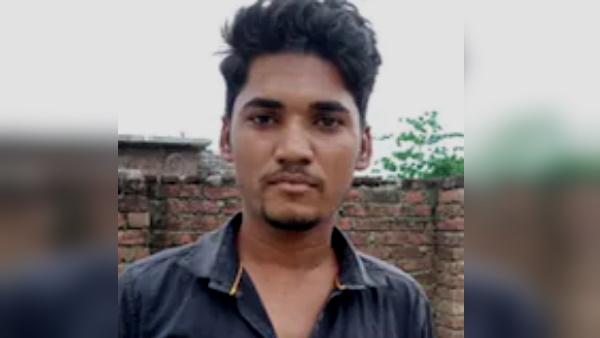 आयकर कार्यालय पहुंचा गोविंद