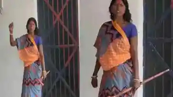 पुलिसकर्मी पर फेंक चावल और सिंदूर