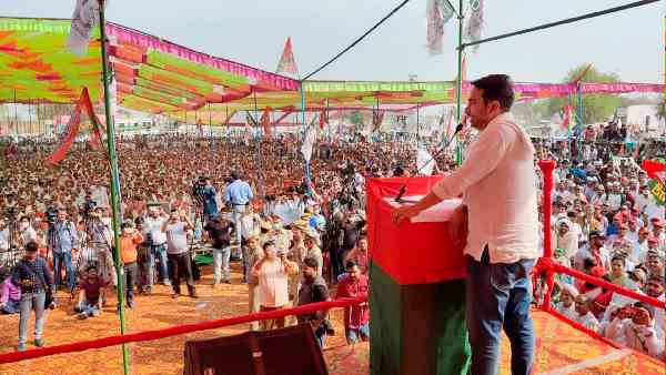 'अग्निपथ योजना' के विरोध के जरिए बेरोजगारी का मुद्दा उठा रहे हैं