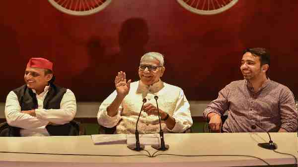 दलितों को साधने के लिए भी लगा रहे हैं दांव