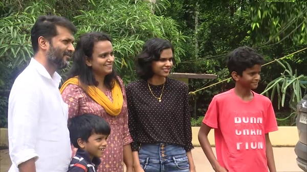 8 गाने लिख चुकीं, हजारों सब्सक्राइबर्स