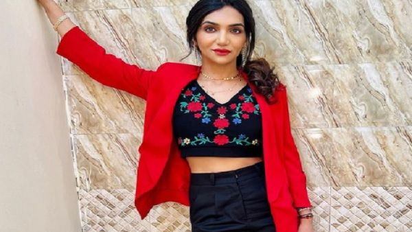 बोल्ड तस्वीरों से भरा है इंस्टाग्राम