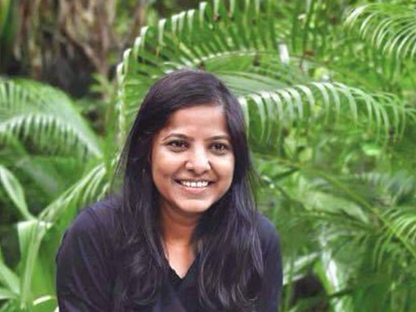 लीना मणिमेकलाई ! सिर कलम कर दें ?