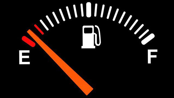 लो फ्यूल पर गाड़ी चलाने पर भी जुर्माना