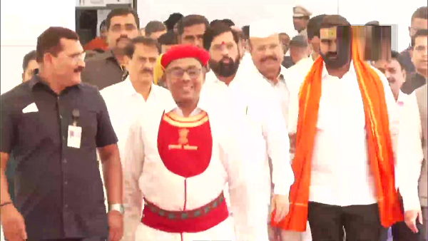 Maharashtra: Shiv Sena MLAs of Uddhav Thackeray faction seen with CM Eknath Shindes faction