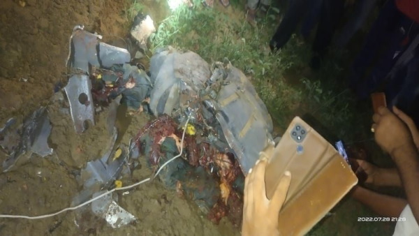 खेत में करीब 10-15 फीट तक गहरा गड्डा हो गया