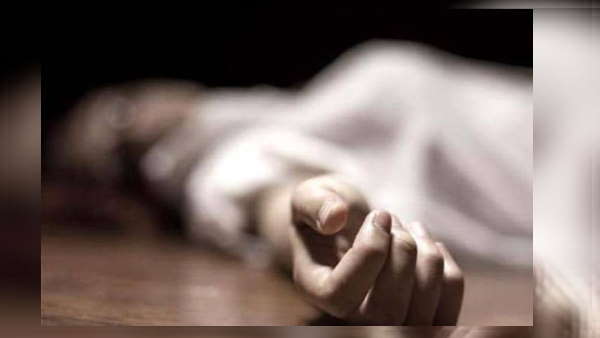 अर्धनग्न अवस्था में मिला लड़की का शव अर्धनग्न अवस्था में मिला लड़की का शव