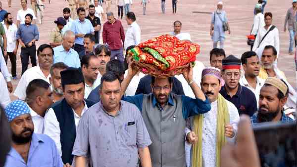 कौन हैं मुख्तार अब्बास नकवी ?