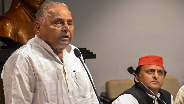 मां की बीमारी सपा मुखिया के दूसरी शादी की एक वजह