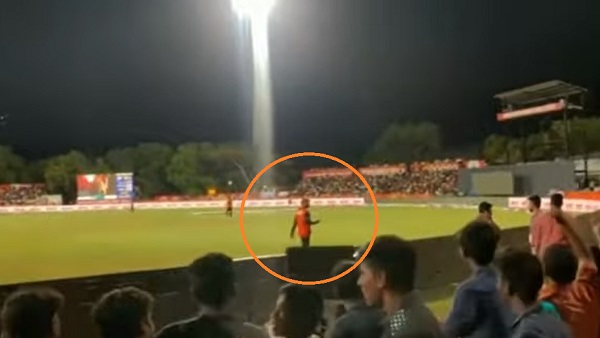 स्टैंड में घुसकर की मारपीट