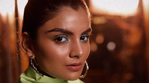 बस सलवार कमीज पहनने की थी इजाजत