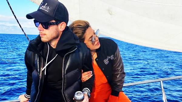 निक जोनस ने बताए शुरुआती लक्षण