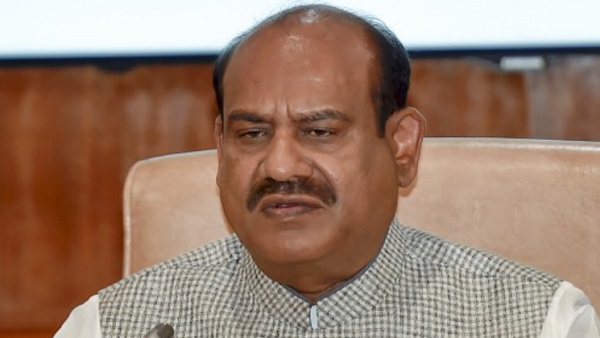 'सदन के अंदर तख्तियां लाने की अनुमति नहीं है...' 