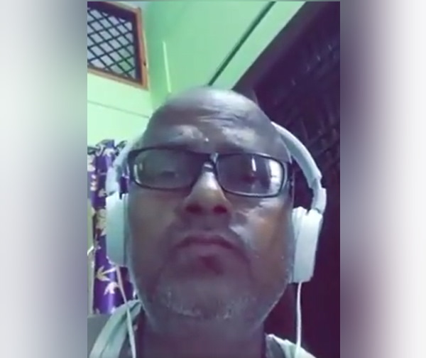 Video: have you listened O Mere Dil Ke Chain song singing by This man?, viral on Internet; Twitter User wrote- Howzat for a Grammy nomination!