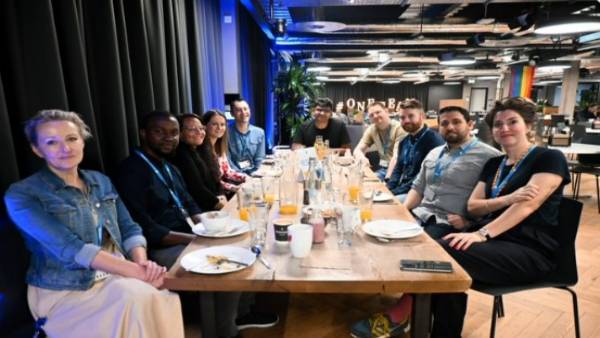 पराग ने कुछ नहीं बताया