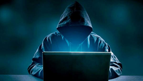 क्यूआर कोड स्कैन करते कटने लगे पैसे