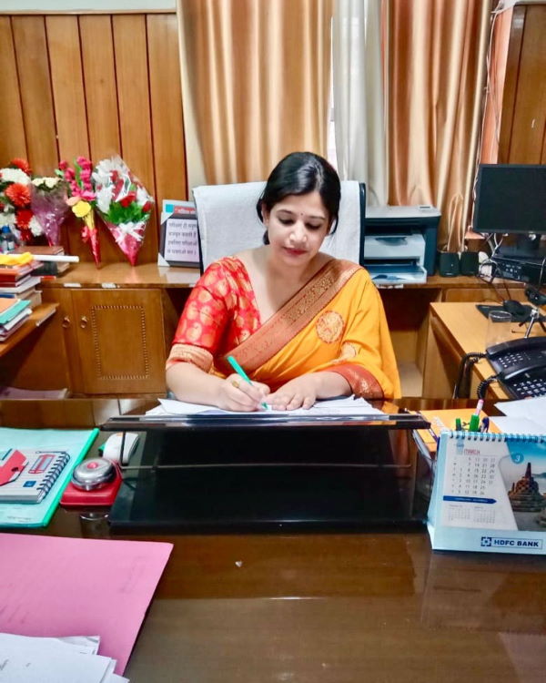 सोशल मीडिया में छाई रहती हैं ओशिन