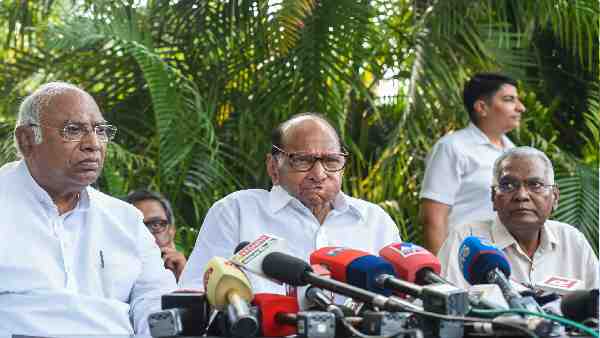 धनकड़ के मुकाबले मार्गरेट अल्वा धनकड़ के मुकाबले मार्गरेट अल्वा