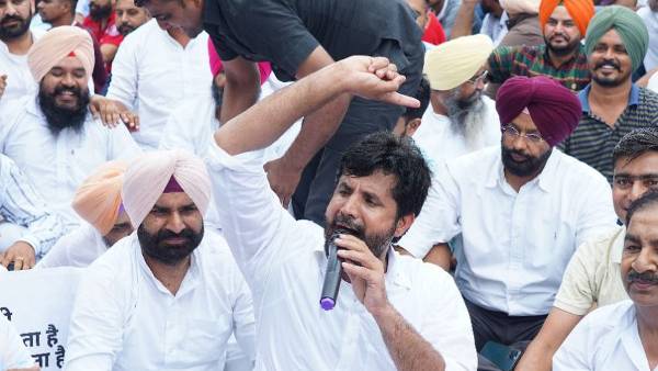 मंत्री का तानाशाही तरीके से ऐसा व्यवहार शर्मनाक है- वड़िंग