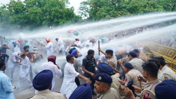 सुखजिंदर सिंह रंधावा ने की केंद्र और राज्य सरकारों की निंदा सुखजिंदर सिंह रंधावा ने की केंद्र और राज्य सरकारों की निंदा