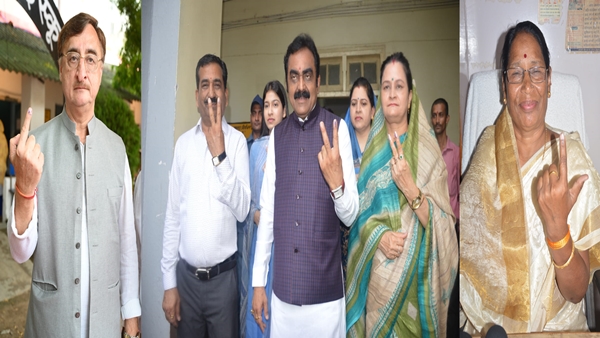 नगर सरकार के लिए 4 सांसदों की वोटिंग 