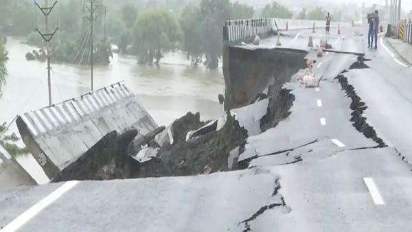 MLA सुरेन्द्र पटवा ने भी की थी घटिया निर्माण की शिकायत MLA सुरेन्द्र पटवा ने भी की थी घटिया निर्माण की शिकायत