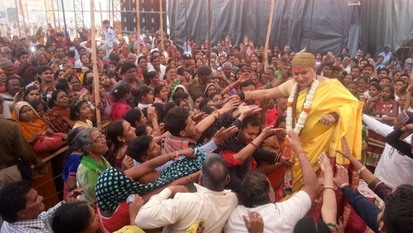 5 भाषाओँ का ज्ञान और दुनिया की पहली किन्नर महामंडलेश्वर