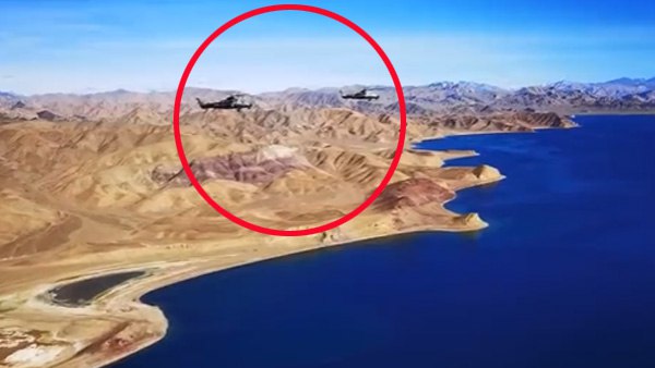 पैंगोंग में चीनी सेना का अभ्यास
