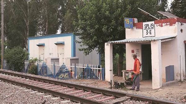 रेलवे ने प्रोटोकॉल का उल्लंघन बताया
