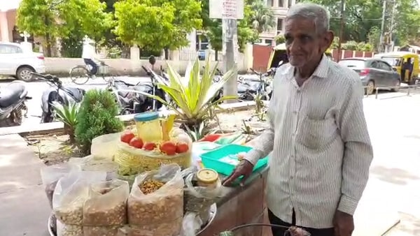 55 साल से भेलपुरी बन गई जिंदगी