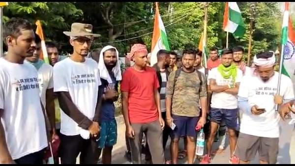 पैदल मार्च पैदल मार्च