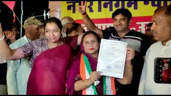 तीन बार की पार्षद रह चुकी हैं शोभा सिकरवार