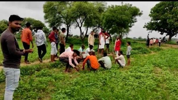 ग्रामीण ने दी पुलिस को सूचना ग्रामीण ने दी पुलिस को सूचना