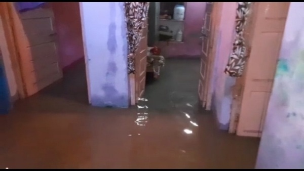 घरों में भरा पानी घरों में भरा पानी