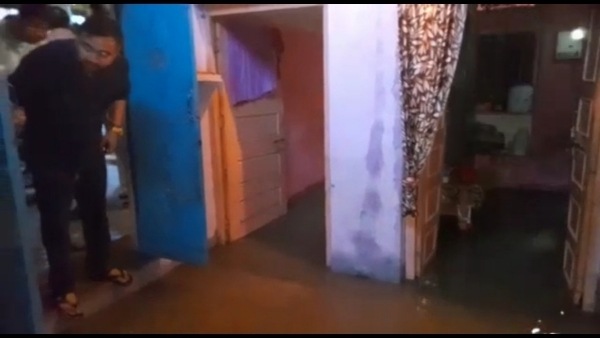 घरों में भरा पानी घरों में भरा पानी