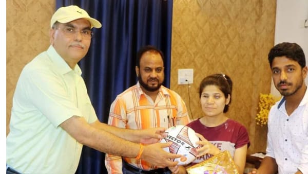 बेस्ट एगेस विमेंस का अवार्ड से सम्मानित 